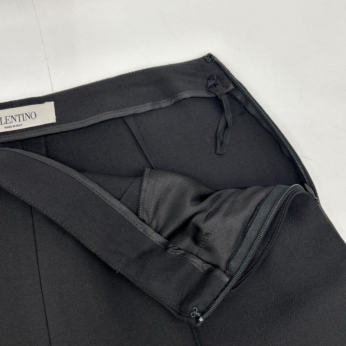 VALENTINO ヴァレンティノ P50201826-0001 ブラック ウール×シルク センタープレス アンクルワイドパンツ ボトムス