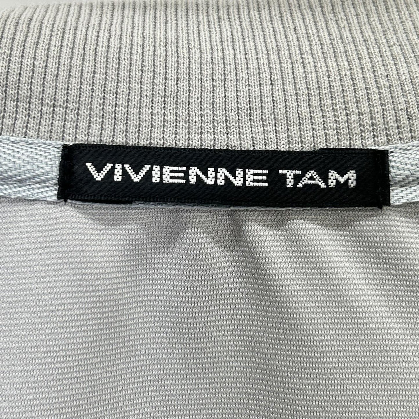 VIVIENNE TAM 谭燕玉 14175260 灰色 粘胶纤维混纺 迷你徽章 半袖 拼接拉链夹克