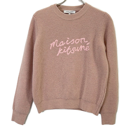 MAISON KITSUNE LW00812KT1063 Pink Wool Lettering Embroidery Logo Waffle Knit Pullover Top