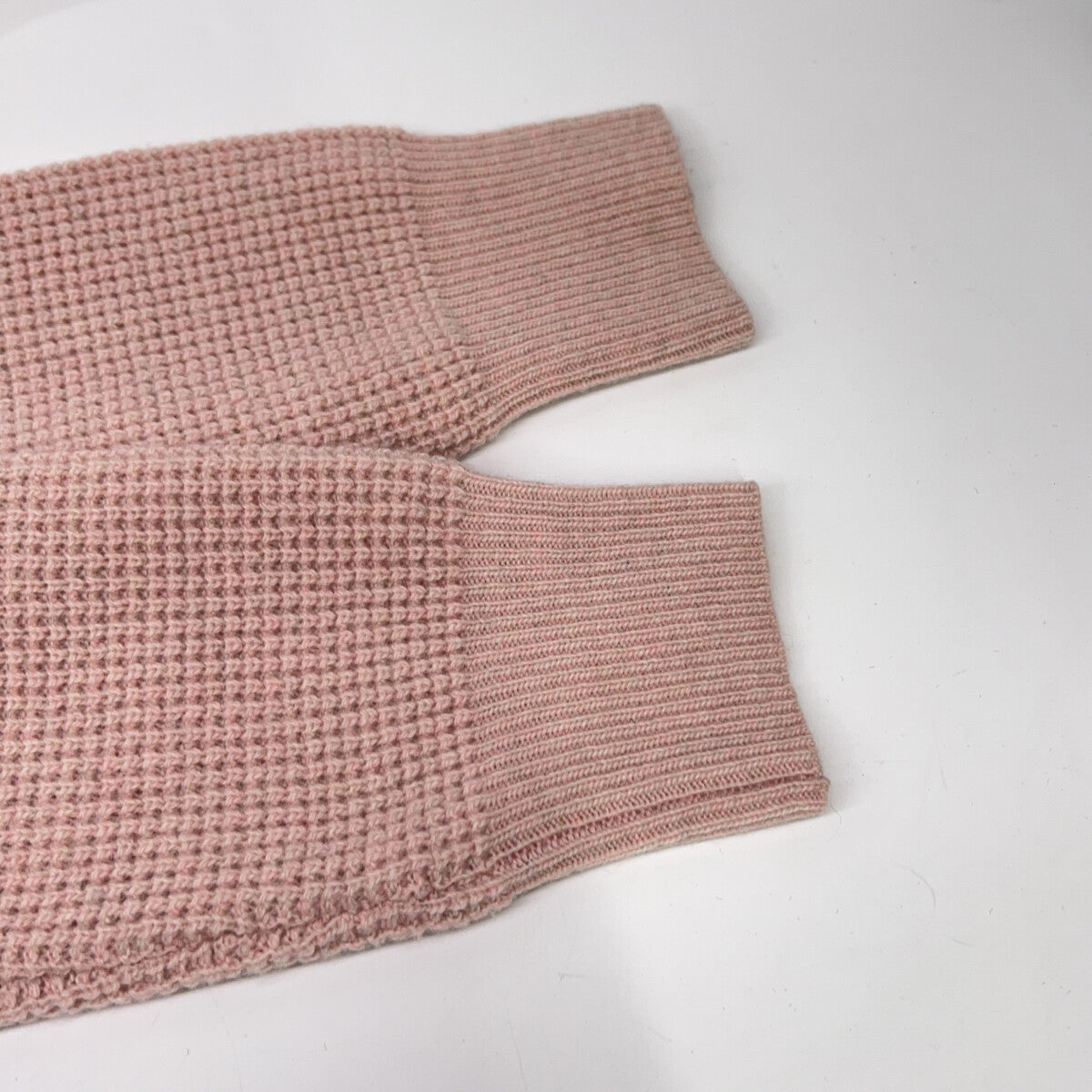 MAISON KITSUNE LW00812KT1063 Pink Wool Lettering Embroidery Logo Waffle Knit Pullover Top