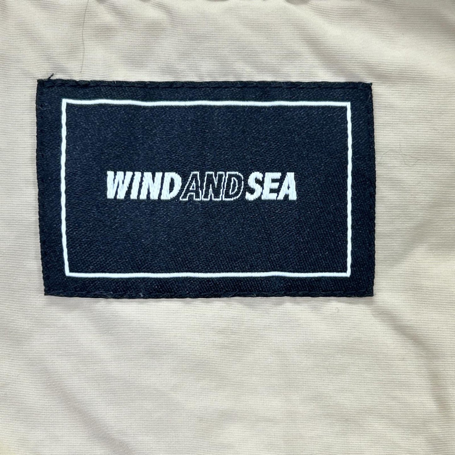 WIND AND SEA ウィンダンシー WDS-0-PMT-24-Q1-JK-02 ﾍﾞｰｼﾞｭ SEA刺繍 ｼﾞｯﾌﾟｱｯﾌﾟﾌﾘｰｽｼﾞｬｹｯﾄ ジャケット S