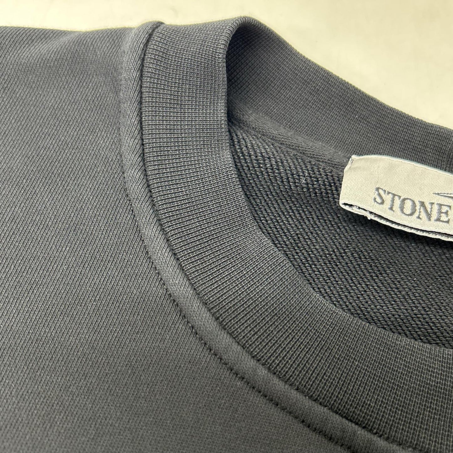 STONE ISLAND ストーンアイランド K1S156100667 S0124 ブラック コットン混 ロゴ刺繍 クルーネックスウェットプルオーバー トップス