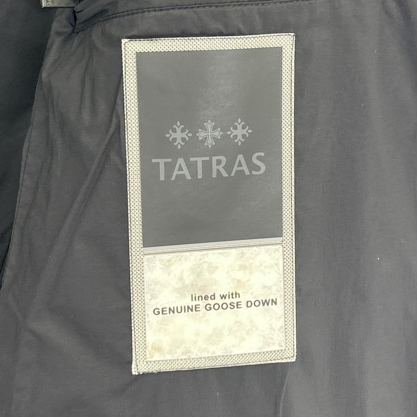 TATRAS タトラス MTAT22A4840-D ﾌﾞﾗｯｸ TARO ﾗｲﾄﾀﾞｳﾝｼﾞｬｹｯﾄ ジャケット 01 メンズ