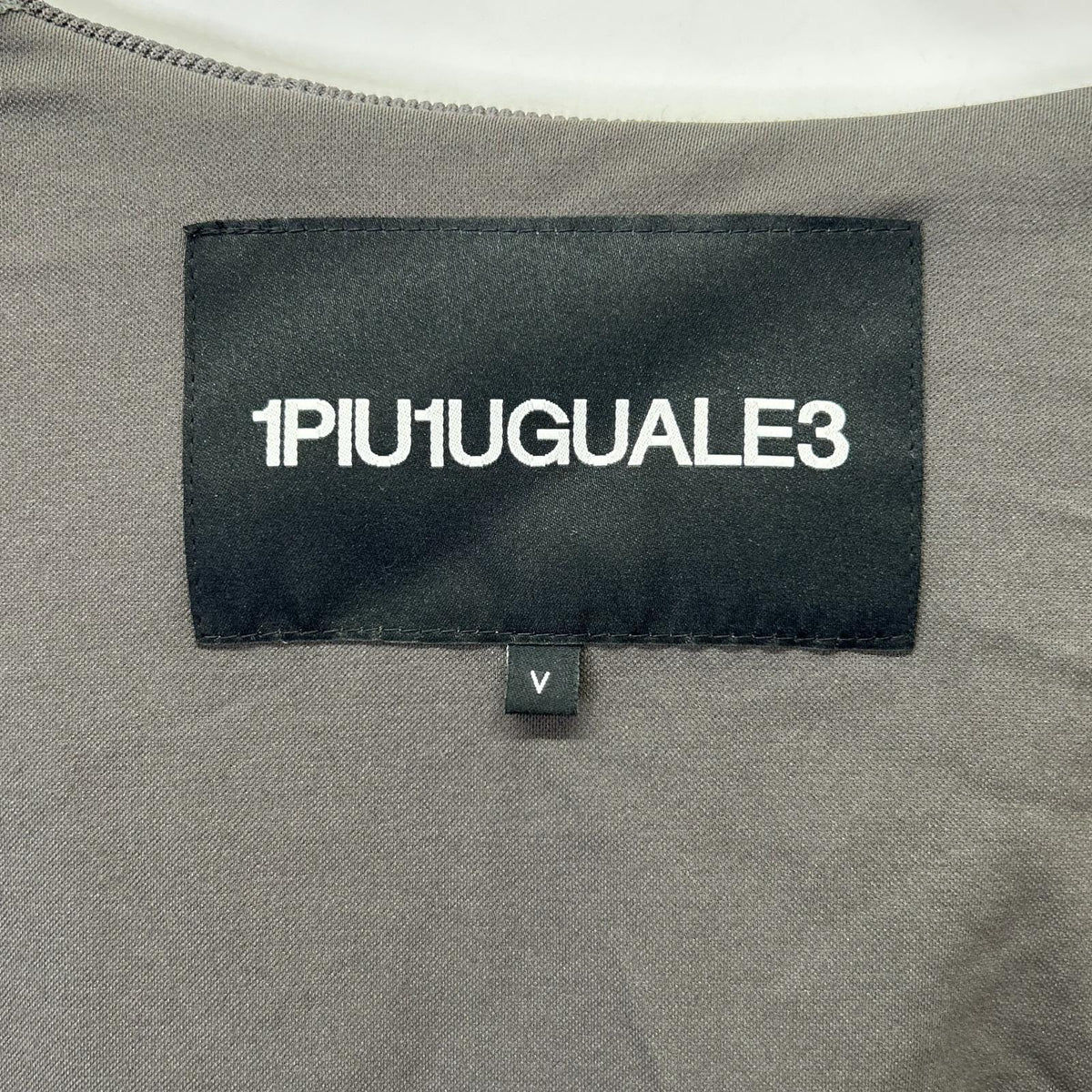 1piu1uguale3 Uno Piu Uno Uguale Tre CM036-MT01 炭灰色 113标志 插肩袖全拉链连帽衫 夹克