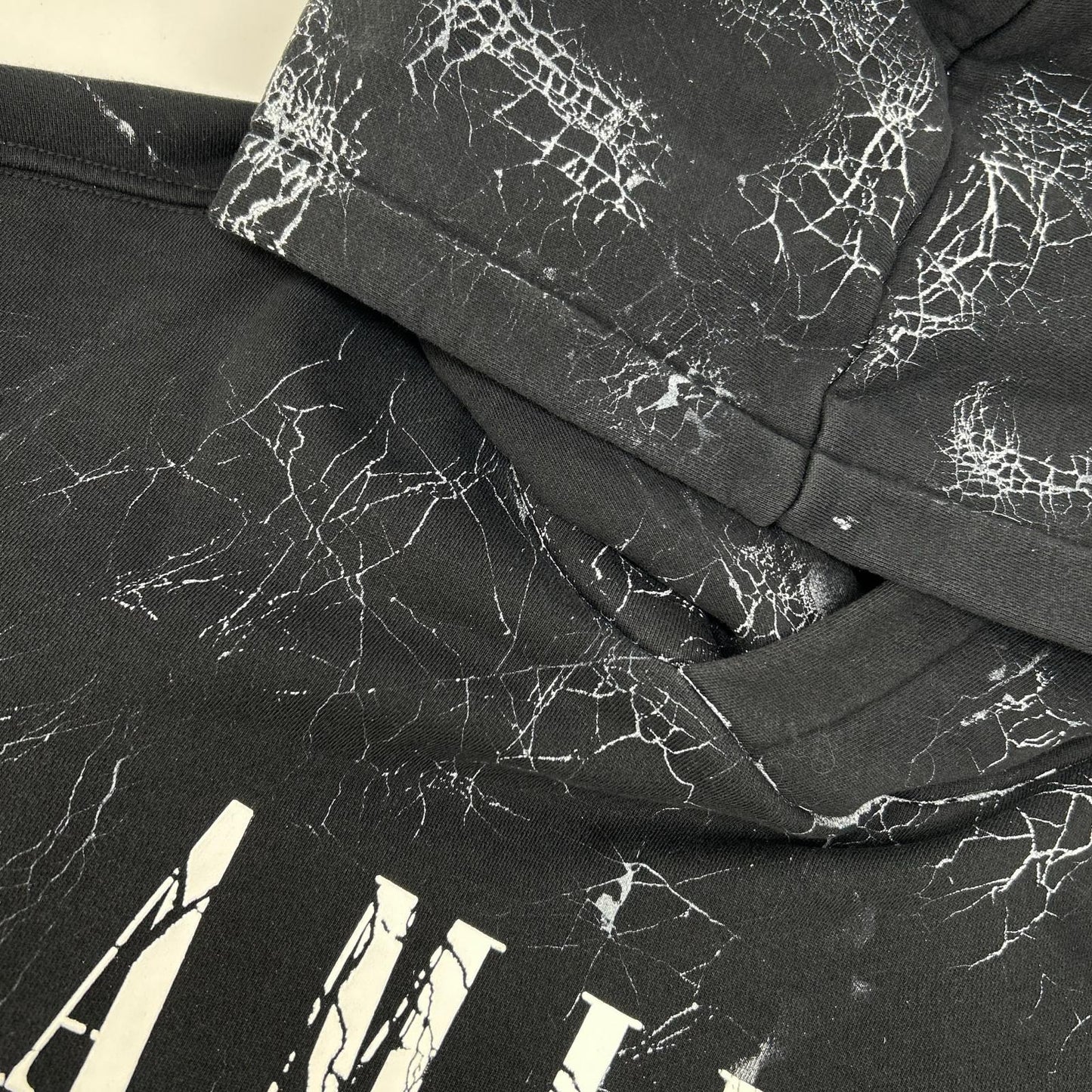 AMIRI アミリ ブラック×ホワイト CRACKED DYE CORE/クラックダイコア ロゴフーディ トップス