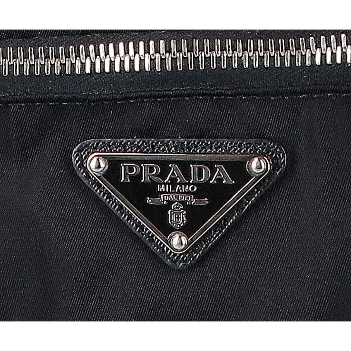 PRADA プラダ 【美品】VA0859 TESSUTO+SAFFIANO テスートナイロン/サフィアーノ メタルスカル トライアングルプレート ショルダーバッグ