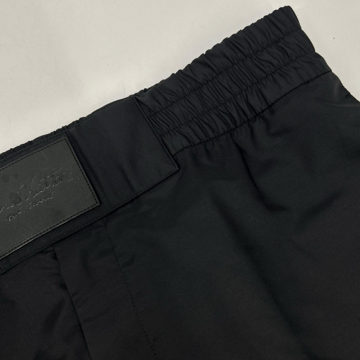 LOUIS VUITTON ルイヴィトン HKP03WZJN ブラック レザーパッチナイロンパンツ ボトムス