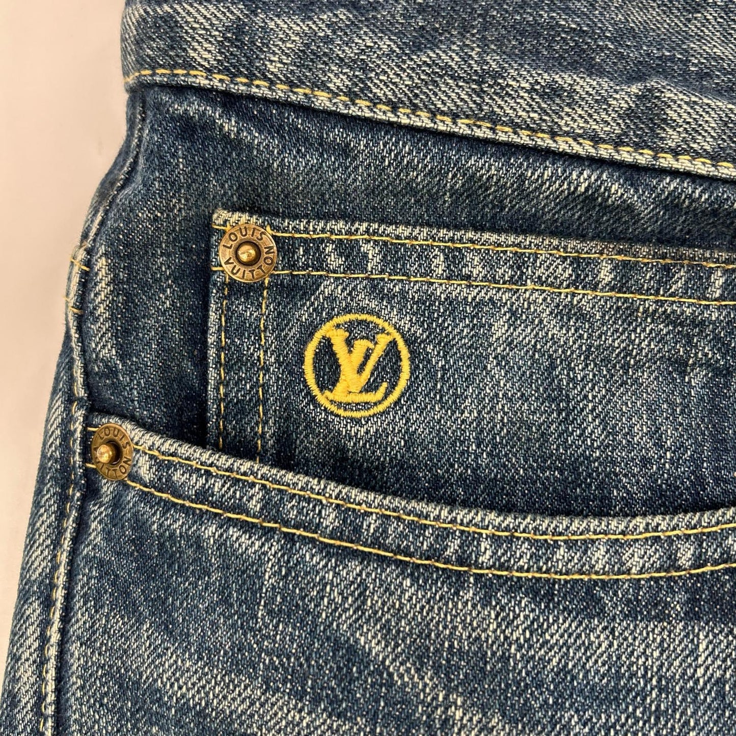 LOUIS VUITTON ルイヴィトン インディゴ LVロゴ刺繍 モノグラムレザーパッチ ジップフライデニムパンツ ボトムス