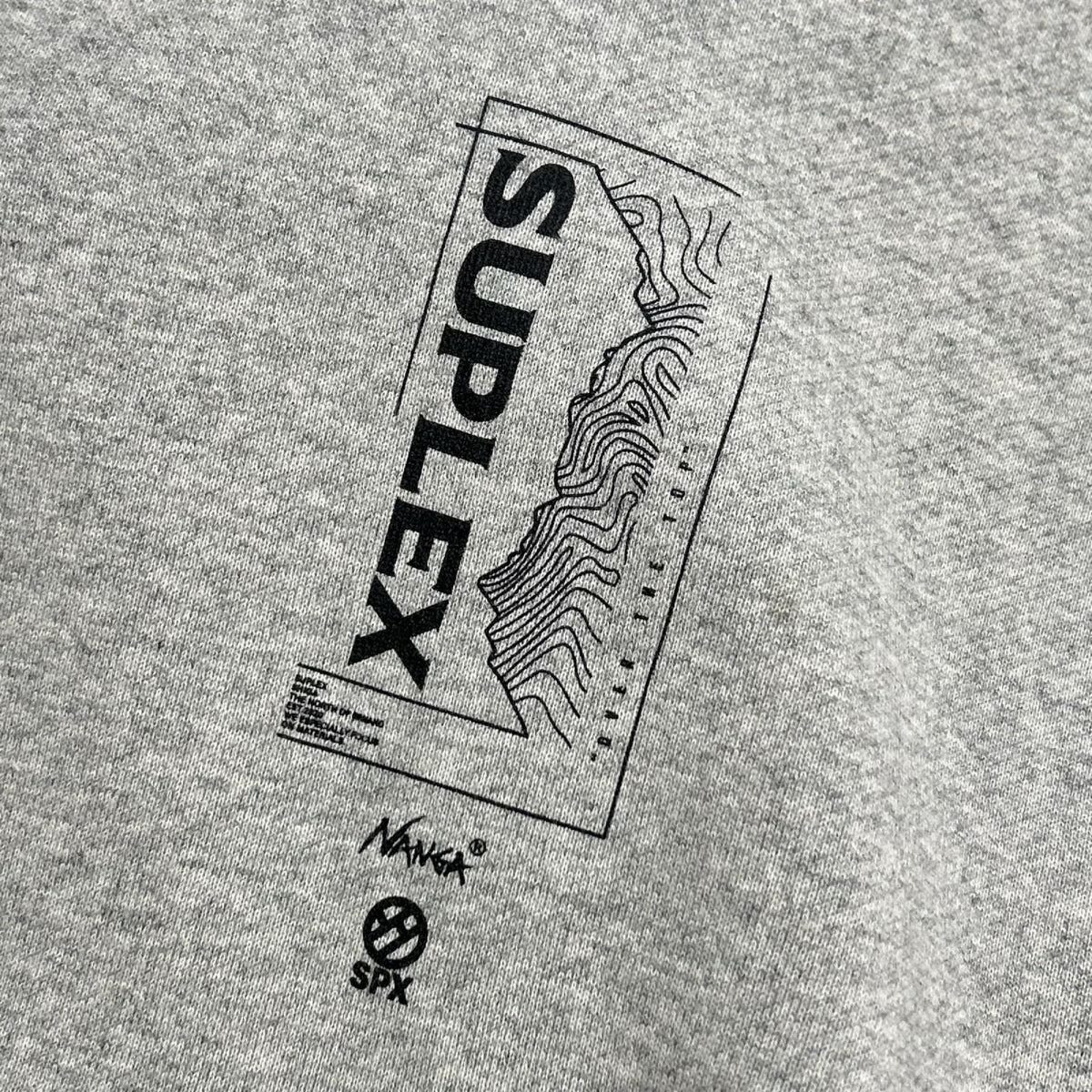 NANGA ナンガ 【×SUPLEX】NAG-F24-SUPLEX-CS02 グレー プリントパーカフーディ トップス