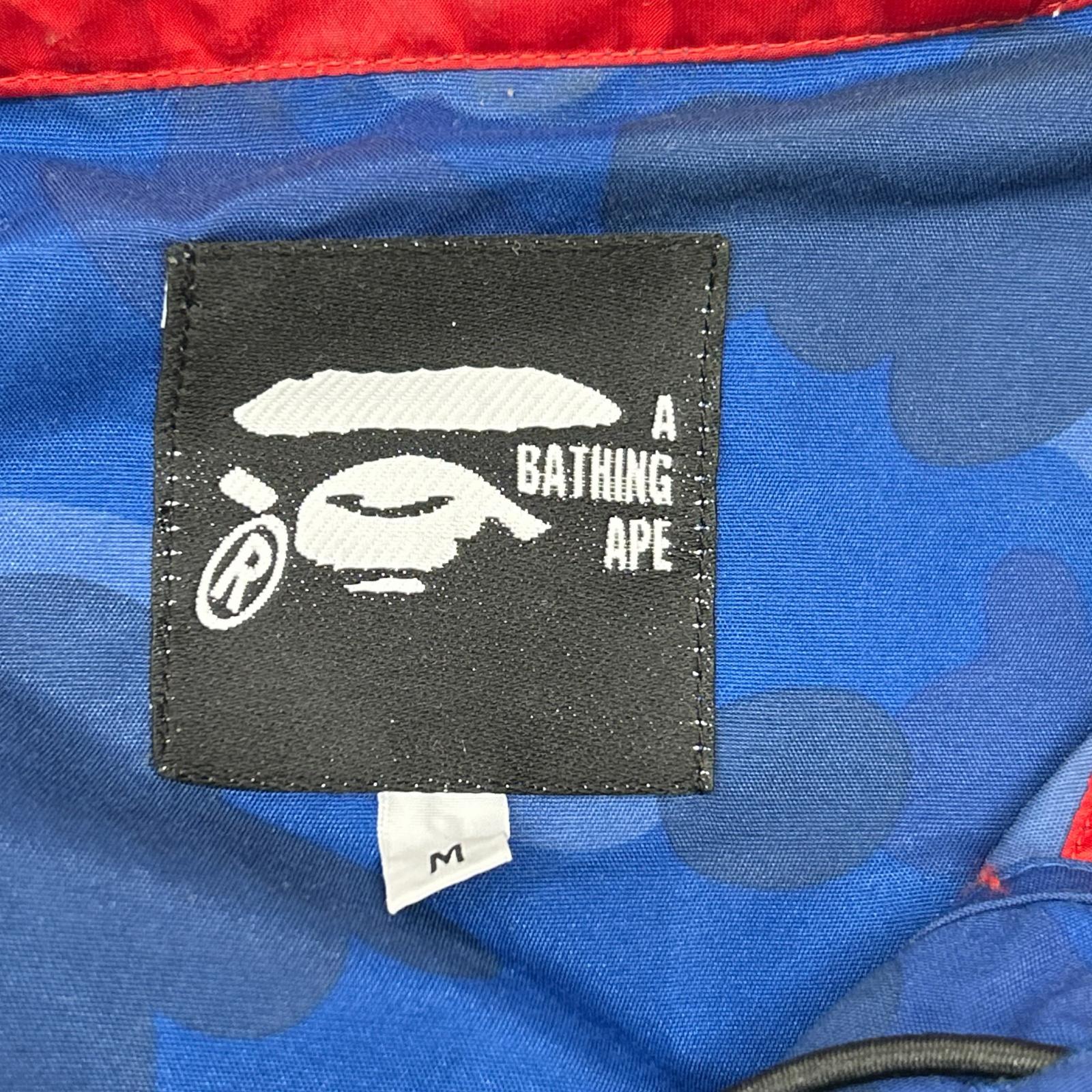 A BATHING APE アベイシングエイプ 001LJA301009X レッド×ブルー サルカモ ナイロン マウンテン プルオーバーパーカ M A BATHING APE 001LJA301009X Red x Blue Ape Camo Nylon Mountain