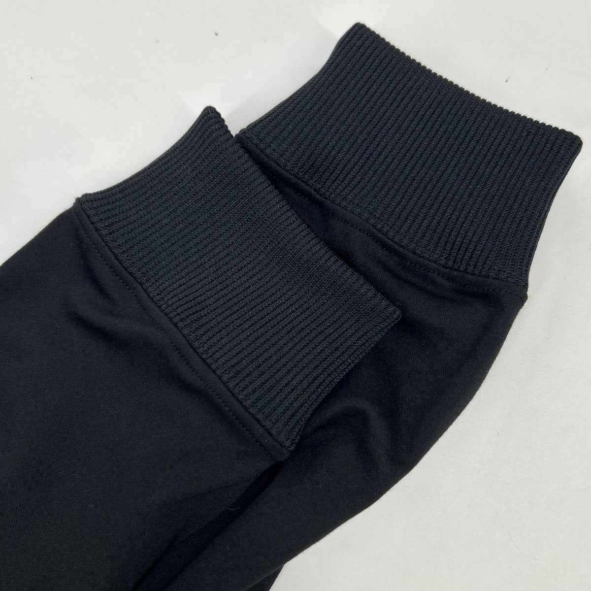 1piu1uguale3 ウノピゥウノウグァーレトレ 【SPORT】CM071-MT01 24AW ブラック COMFORTABLE HYBLID MOCK モックネックカットソー トップス