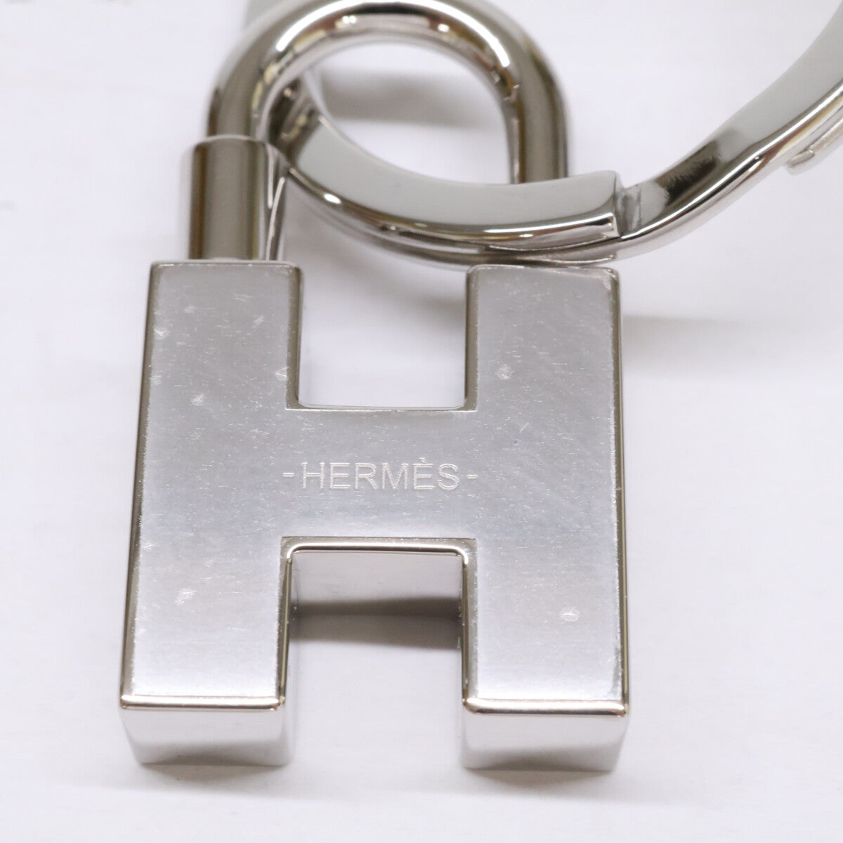 HERMES エルメス 【新品同様】H077309FP クイズ・レインボー Hモチーフ カデナ キーリング
