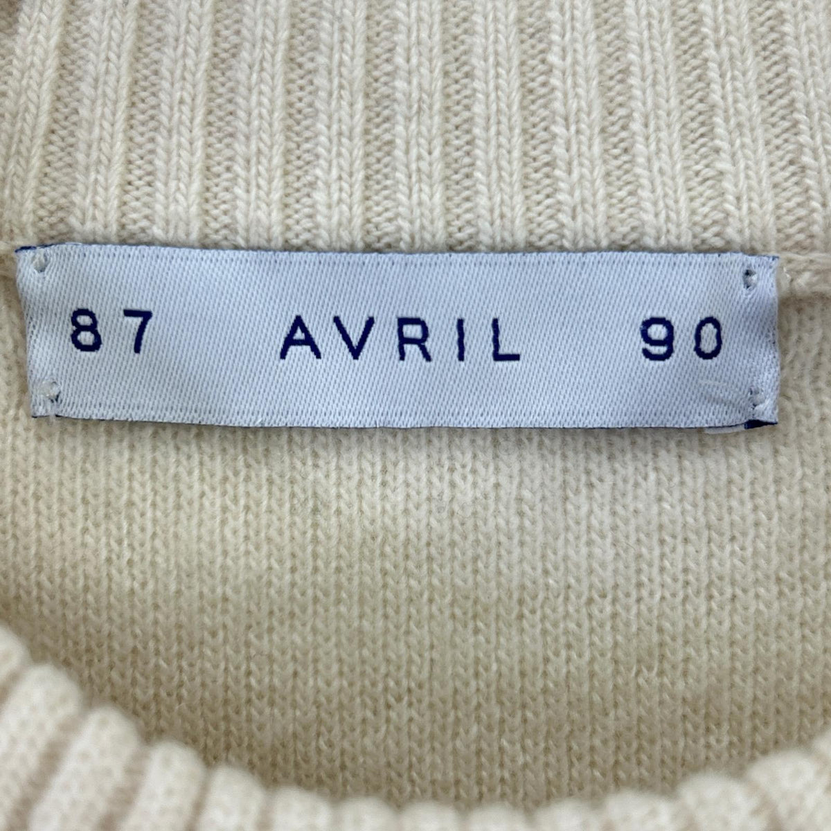 AVRIL8790 Avril 8790 White Geometric Pattern Wool-Cashmere Crew Neck Knit Top