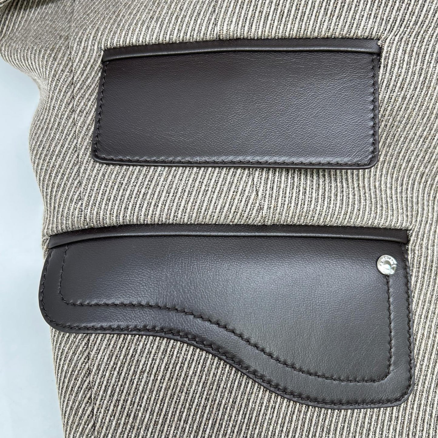 HERMES 爱马仕 近全新 国内正品 H4H0245DK 羊毛x羊皮 真丝内衬 马蹄扣 内置腰带 皮革拼接夹克 西装外套 夹克