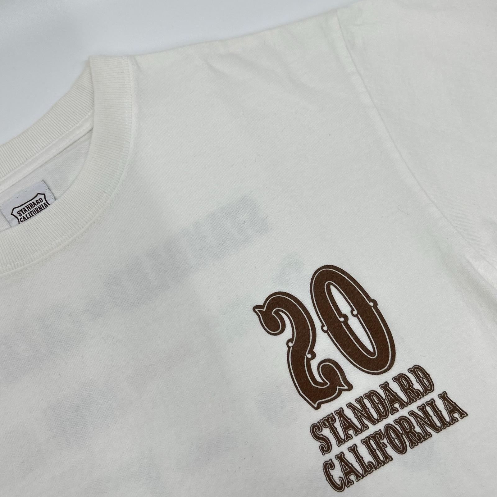 STANDARD CALIFORNIA スタンダードカリフォルニア 20周年記念 ホワイト コットン バックプリント SD 20th Anniversary Logo Tee トップス