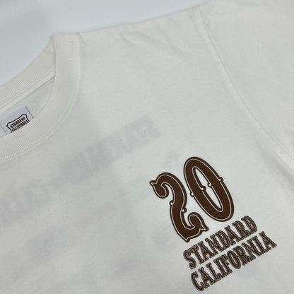STANDARD CALIFORNIA スタンダードカリフォルニア 20周年記念 ホワイト コットン バックプリント SD 20th Anniversary Logo Tee トップス