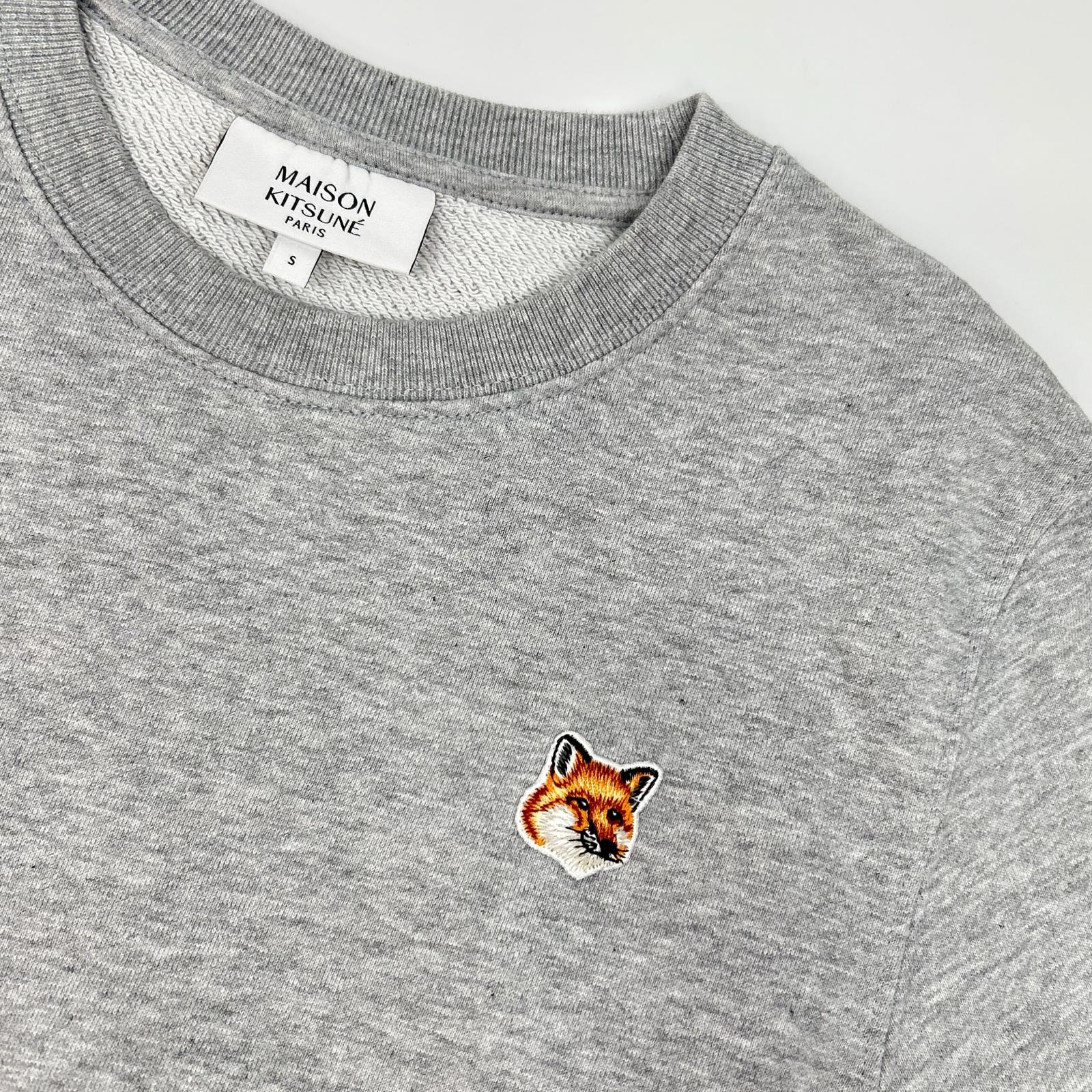 MAISON KITSUNE メゾンキツネ グレー フォックスヘッドパッチスウェット トップス