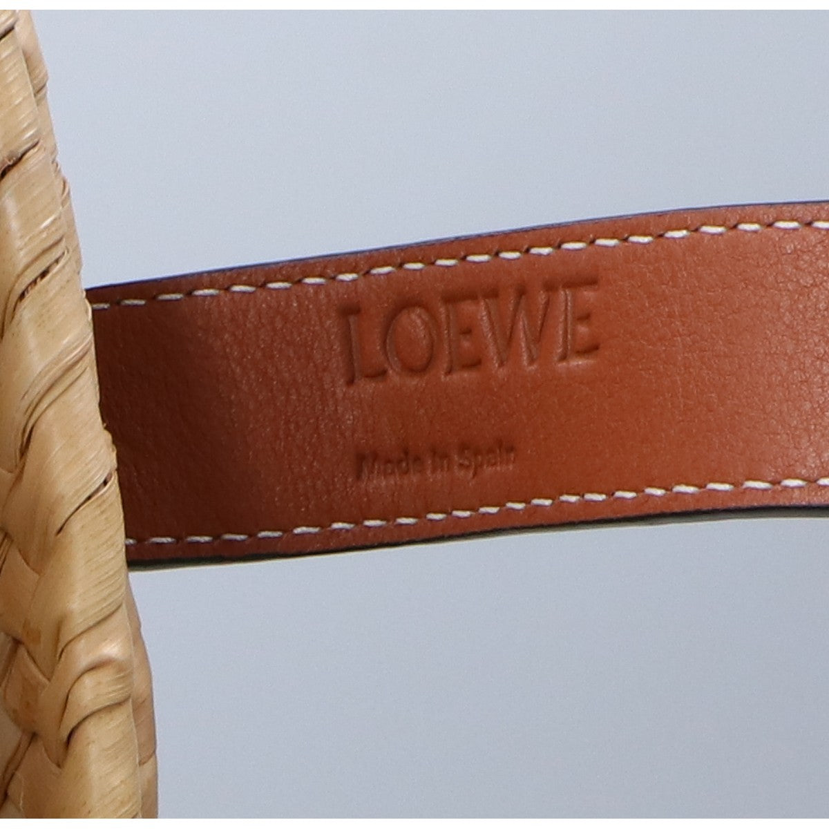 LOEWE 327.02.S92 Natural/Tan Palm Leaf x Calfskin Embossed Anagram Raffia Basket Bag Medium Handbag