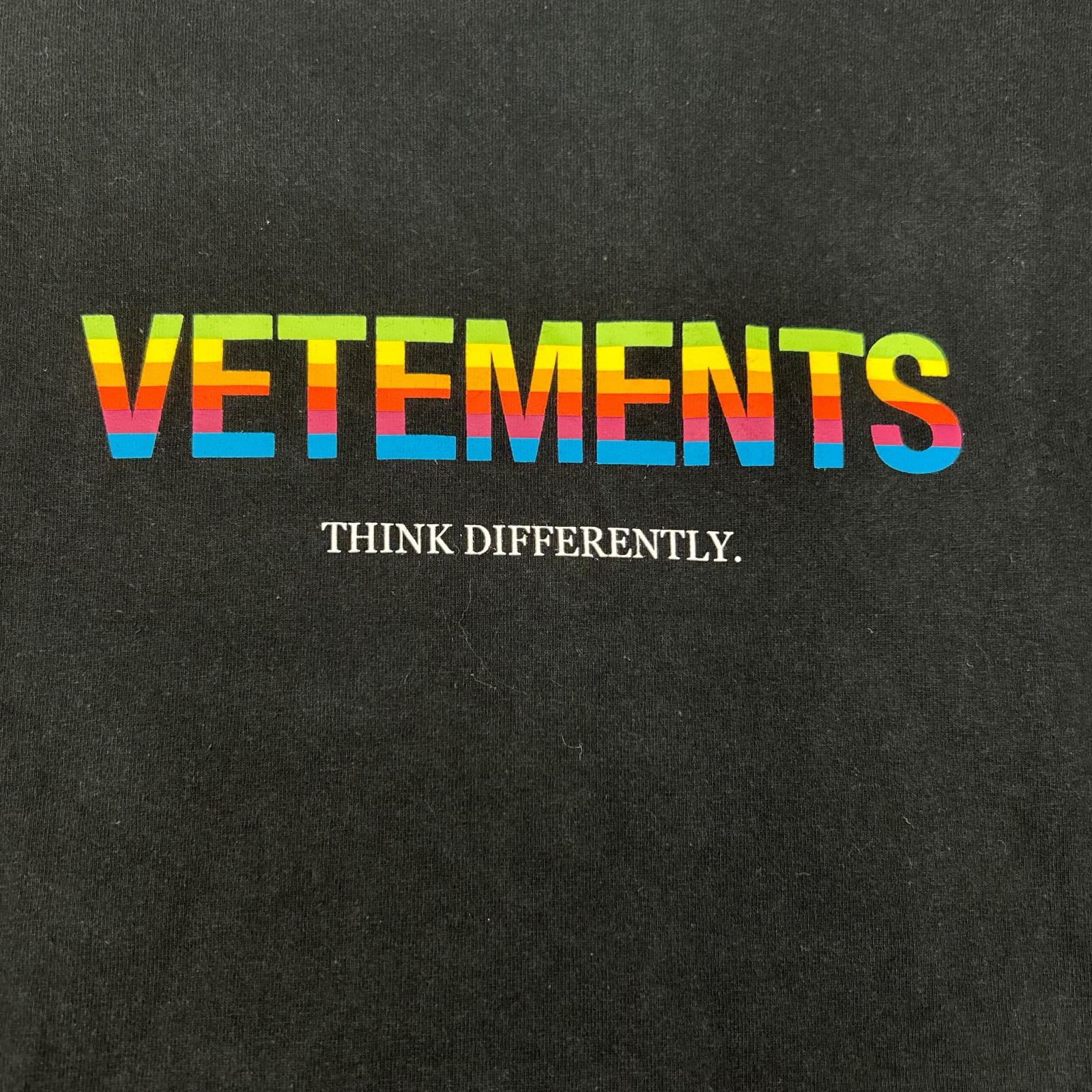VETEMENTS 维特萌 黑色 彩色徽标印花 短袖T恤 上衣