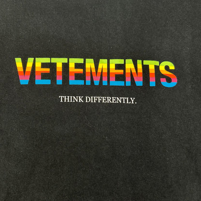 VETEMENTS 维特萌 黑色 彩色徽标印花 短袖T恤 上衣