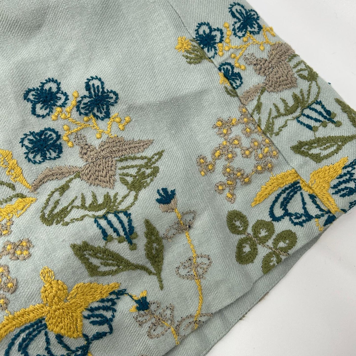 muuc muc603〈Enshu-woven linen-wool fabric〉 Light blue fuchsia flower-embroidered dress