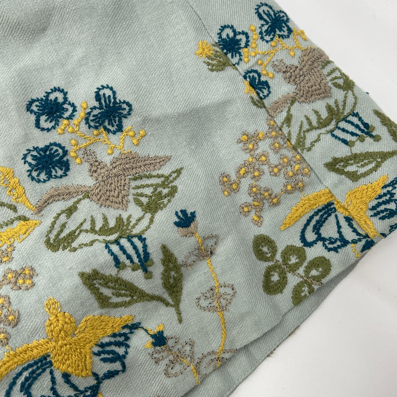 muuc muc603〈Enshu-woven linen-wool fabric〉 Light blue fuchsia flower-embroidered dress