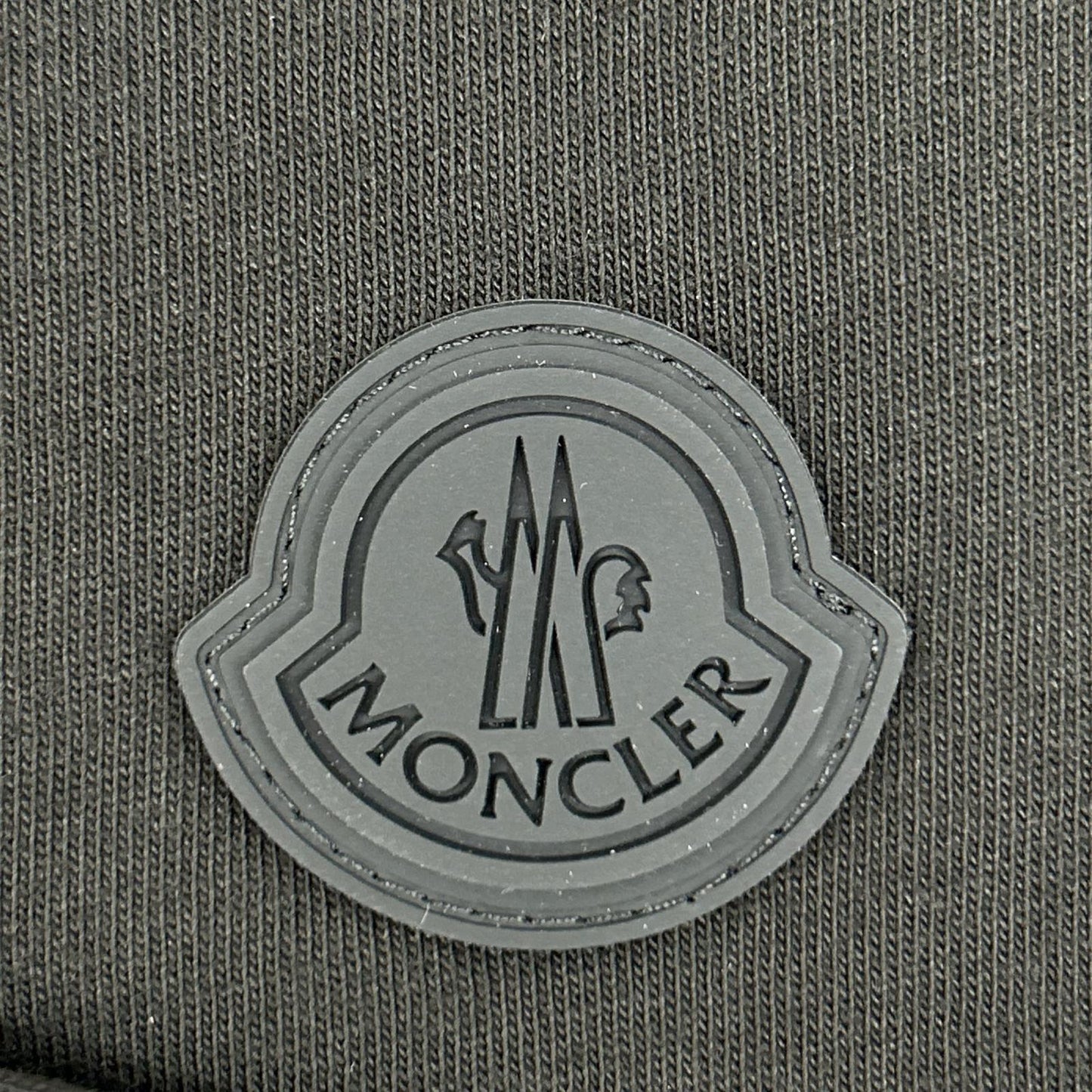 MONCLER モンクレール 22年製 ブラック MAGLIA MANICA LUNGA ラバーロゴロングスリーブカットソー トップス