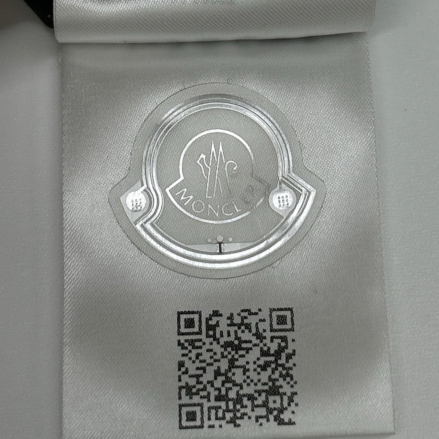 MONCLER モンクレール 22年製 ブラック MAGLIA MANICA LUNGA ラバーロゴロングスリーブカットソー トップス