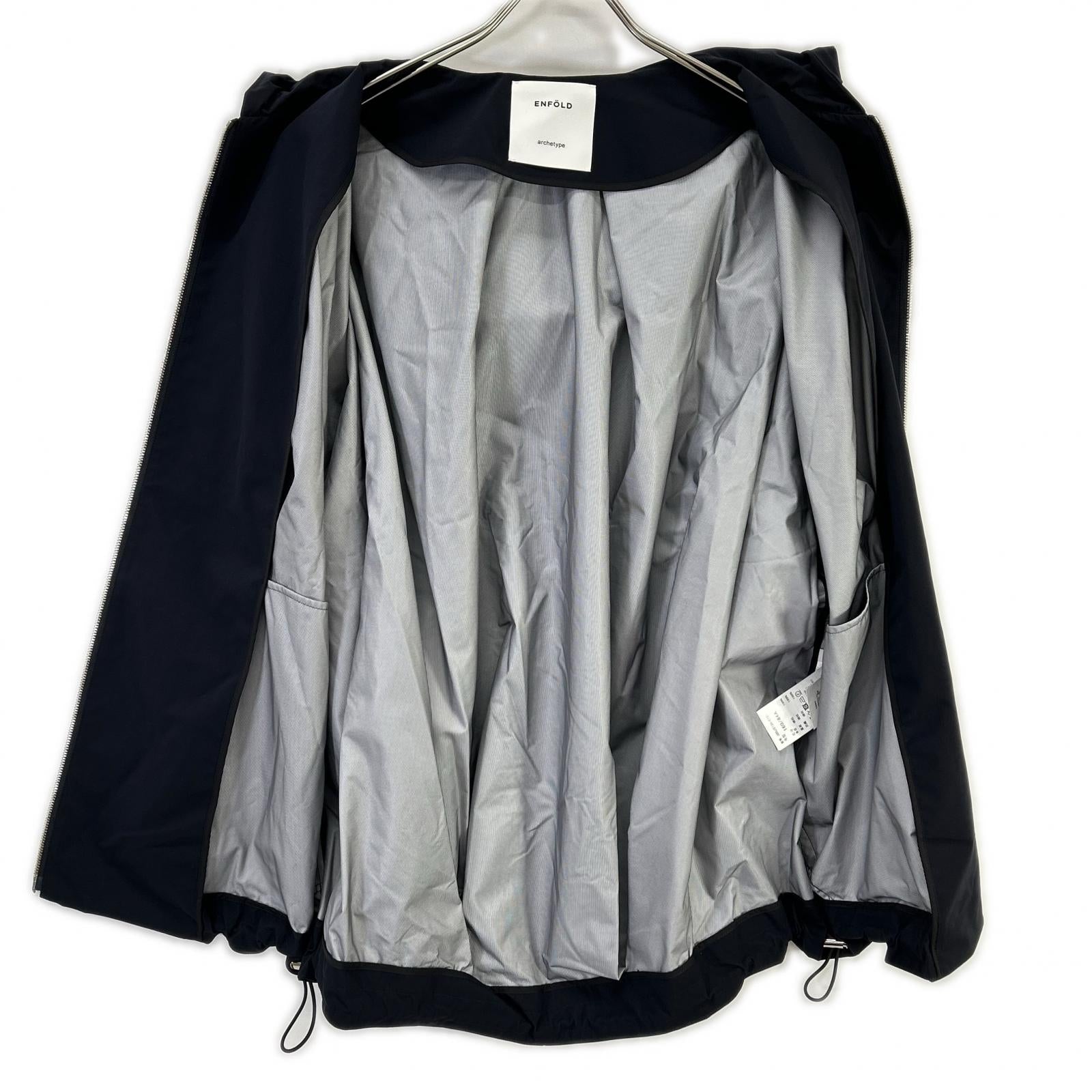 ENFOLD エンフォルド 【archetype】26SS 300JS130-0731 ネイビー ナイロン ジップアップ HOODED BLOUSON トップス