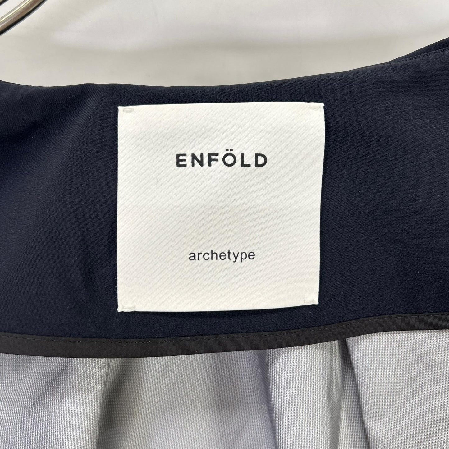 ENFOLD エンフォルド 【archetype】26SS 300JS130-0731 ネイビー ナイロン ジップアップ HOODED BLOUSON トップス