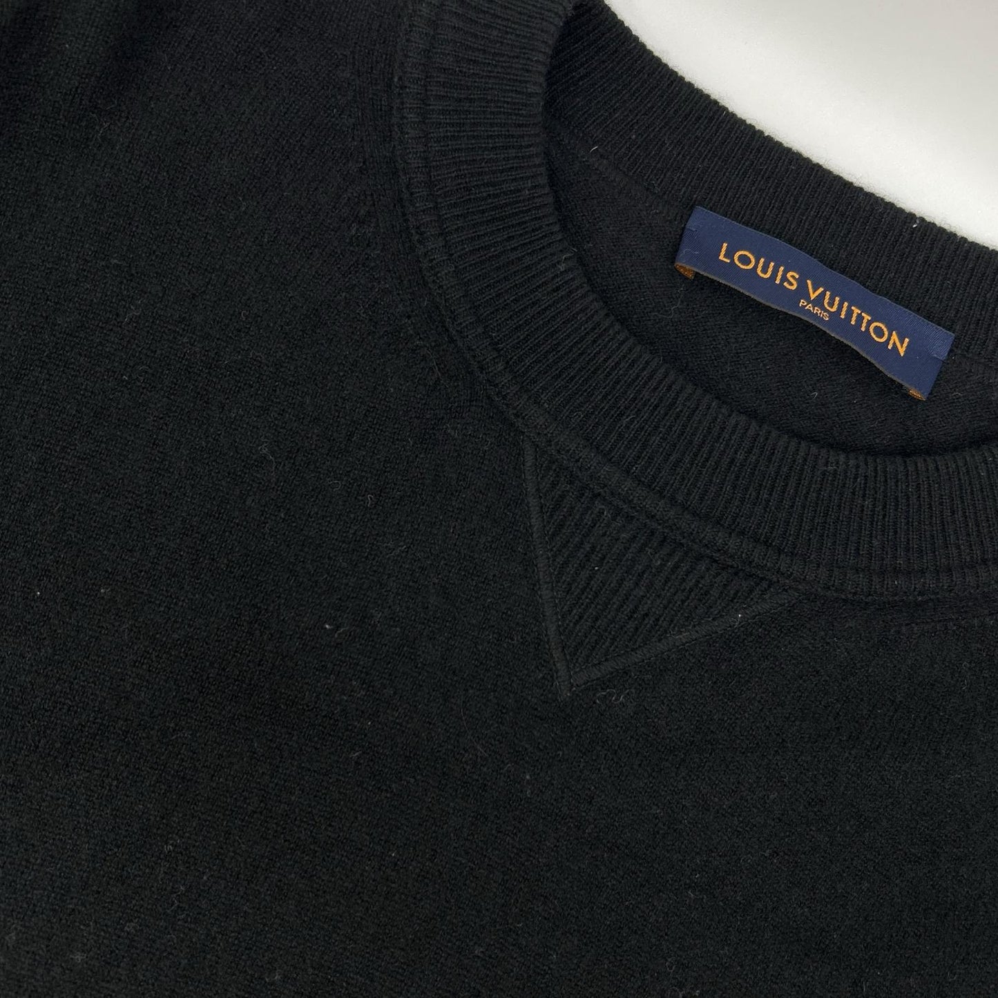 LOUIS VUITTON Louis Vuitton RM201Q JZE HHN42W 20SS Black cashmere-silk inside-out V-gusset crew-neck knit Tops