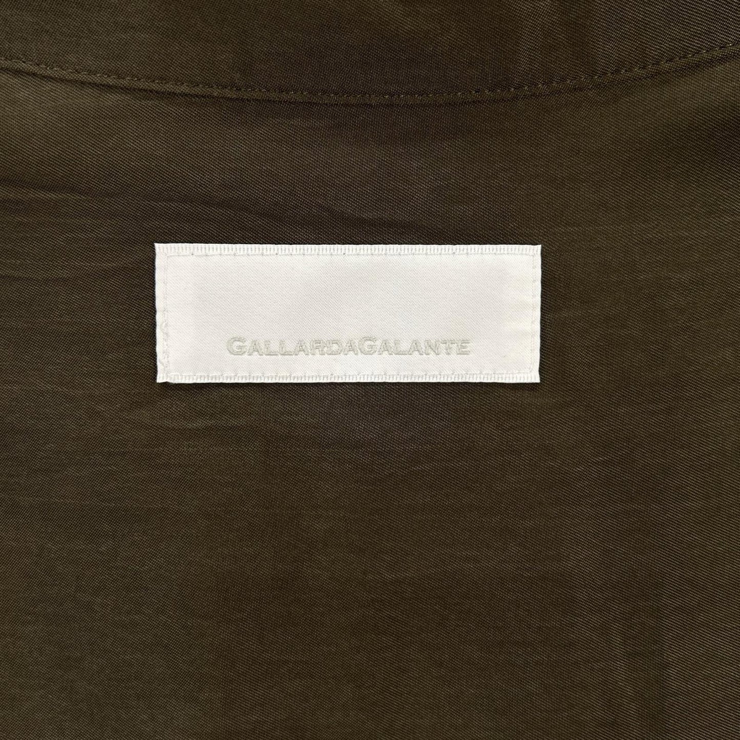 GALLARDAGALANTE ガリャルダガランテ GGZ1061204A0001 26年製 カーキ キュプラ100 キュプラブラウス トップス