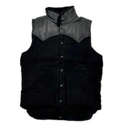 Rocky Mountain Featherbed ロッキーマウンテンフェザーベッド 【BEAUTY&YOUTH別注】ブラック カウレザー×シープスキンスエード ダウンベスト ベスト