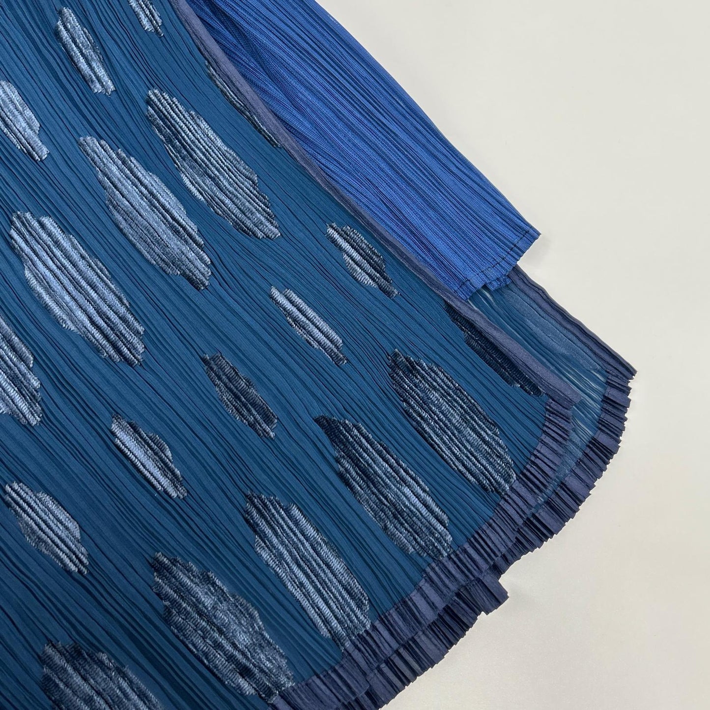 ISSEY MIYAKE FETE IF64-FG736 Blue Large-Dot Side-Slit Pleated Skirt