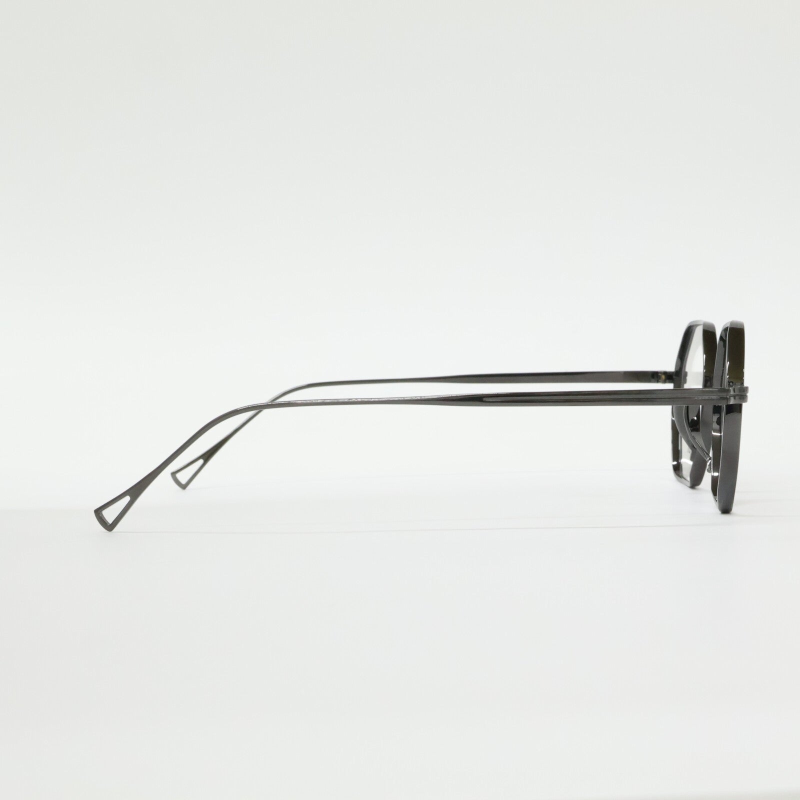 KameManNen カメマンネン 【美品】KMN152 GRH TITANIUM デモレンズ