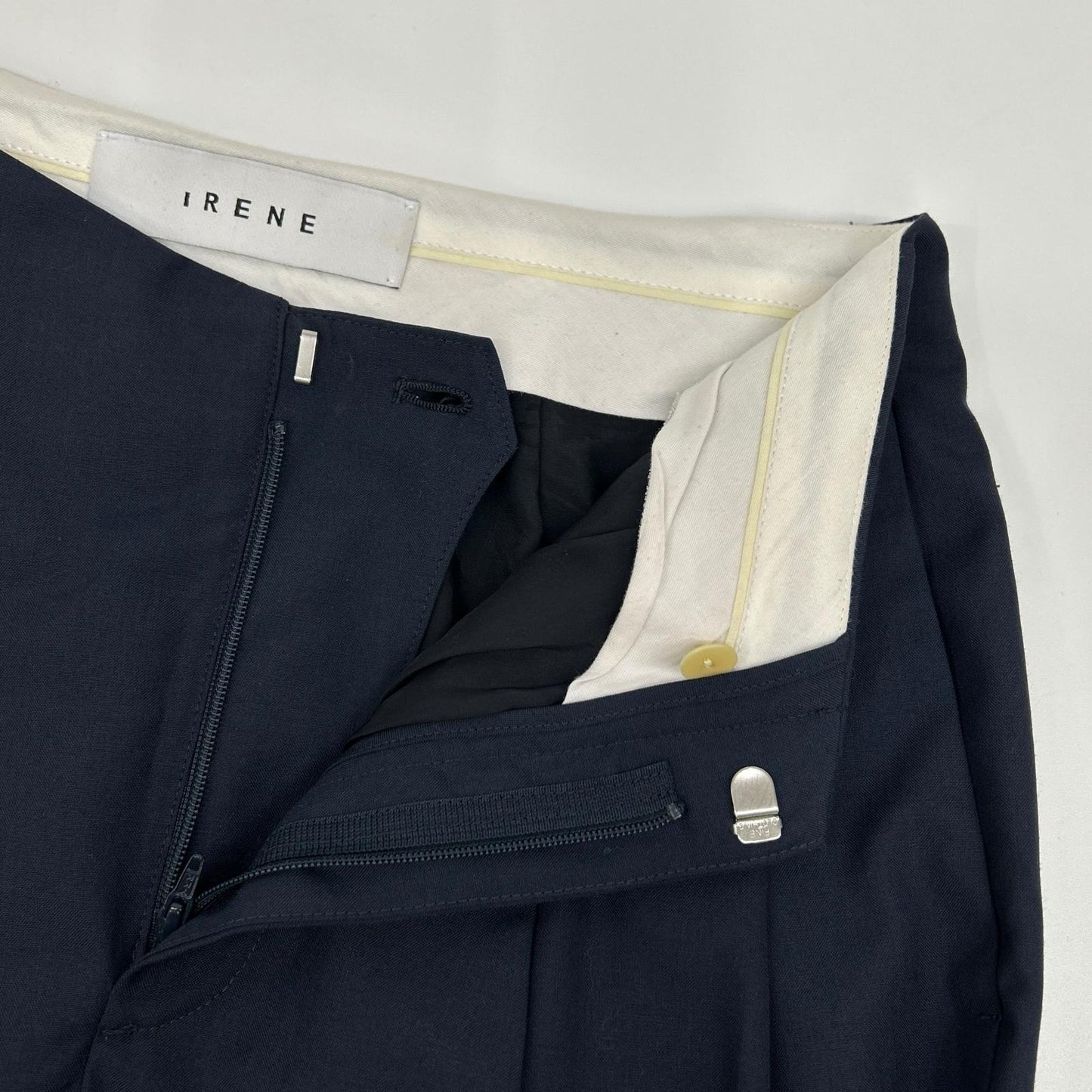 IRENE アイレネ 25SS 27S88002 ネイビー ウール混 Vライントラウザーパンツ ボトムス