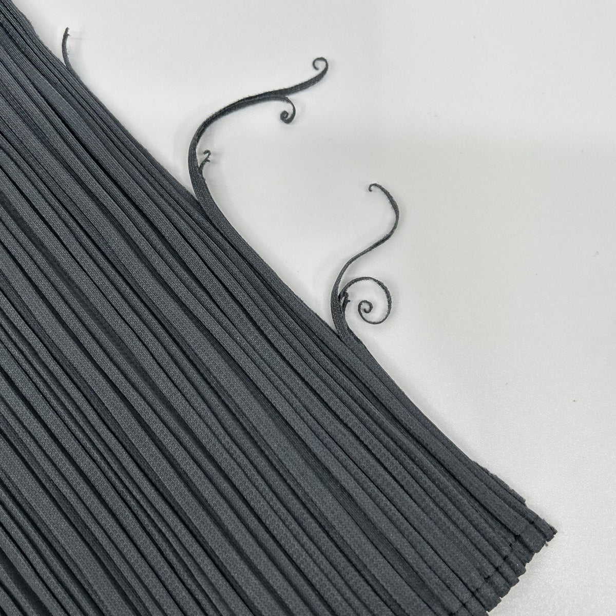 PLEATS PLEASE PP31-JG207 Gray Raw-Edge Design Long Skirt