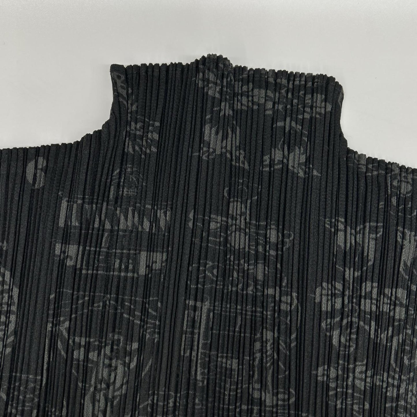 PLEATS PLEASE プリーツプリーズ PP41-JK721 ブラック チャイニーズ柄モックネックノースリーブトップス トップス