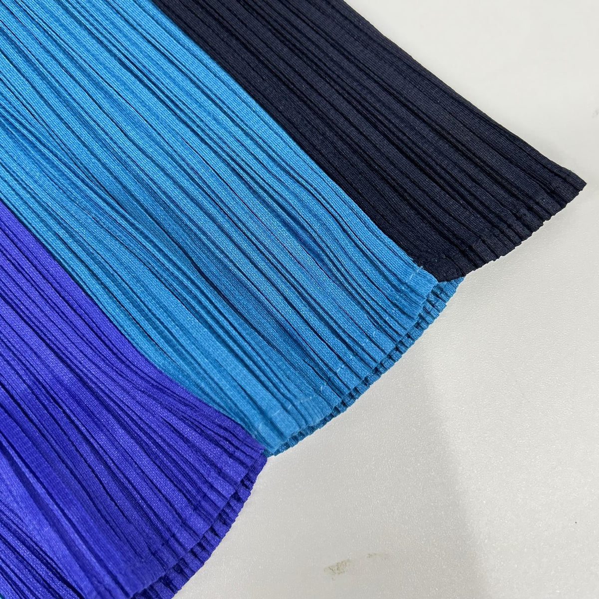 【SALE】 PLEATS PLEASE プリーツプリーズ PP83-JK928 ライトブルー ラインデザインノースリーブトップス トップス