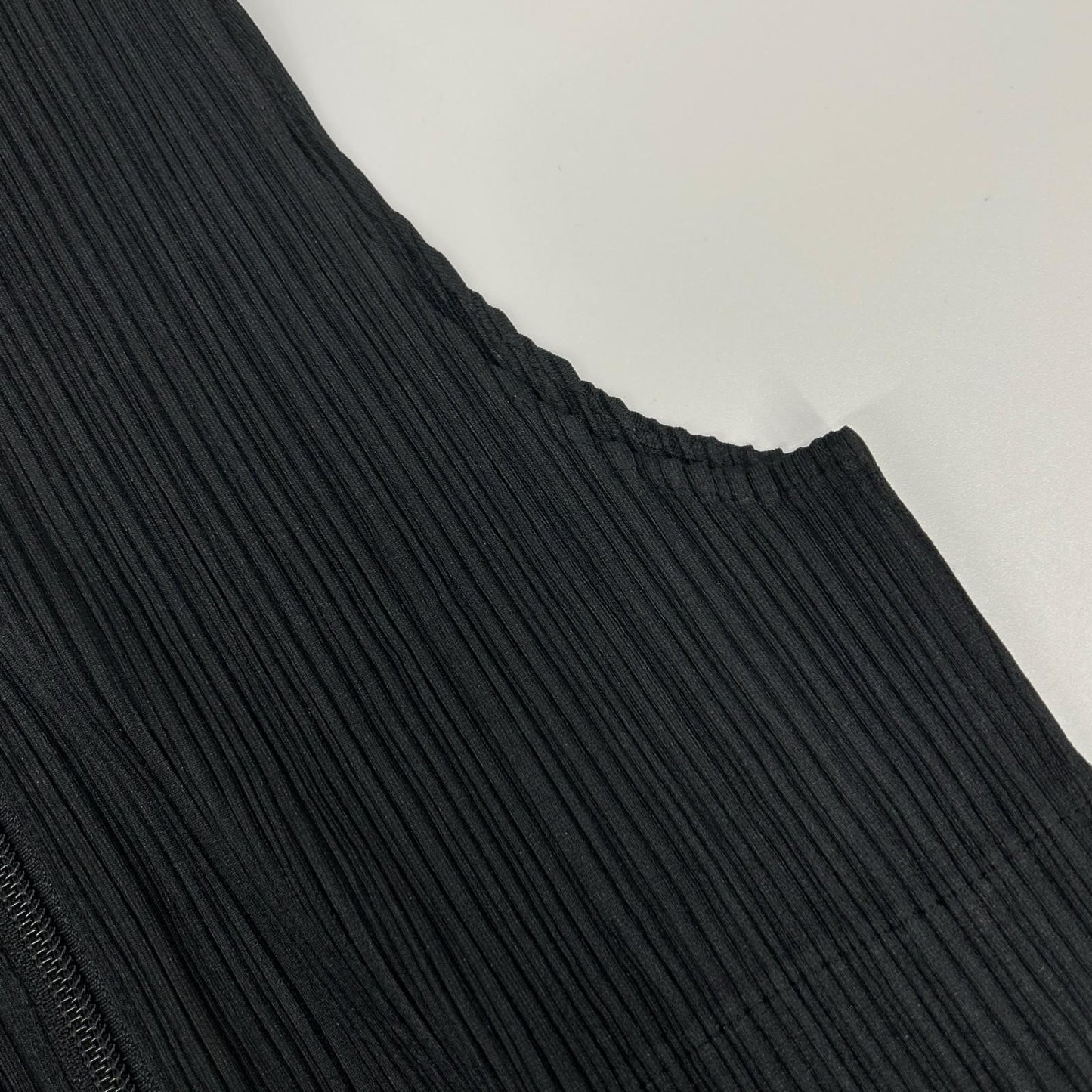 PLEATS PLEASE プリーツプリーズ PP04-JE384 ブラック カラー付きタートルネックノースリーブジップアップ ベスト