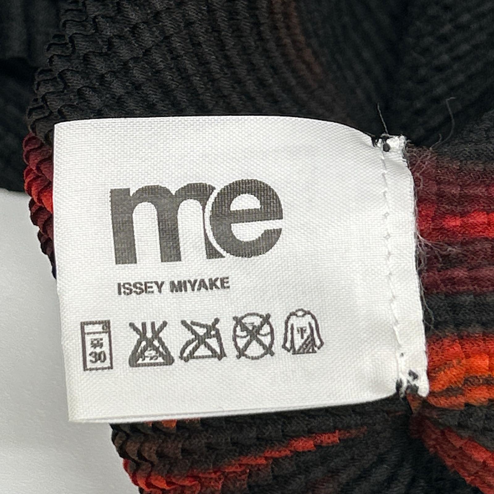 MeISSEYMIYAKE ミーイッセイミヤケ MI33-FJ421 ブラック×レッド モックネック長袖カットソー トップス