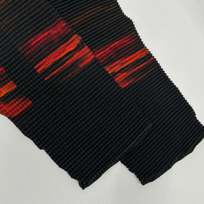 MeISSEYMIYAKE ミーイッセイミヤケ MI33-FJ421 ブラック×レッド モックネック長袖カットソー トップス