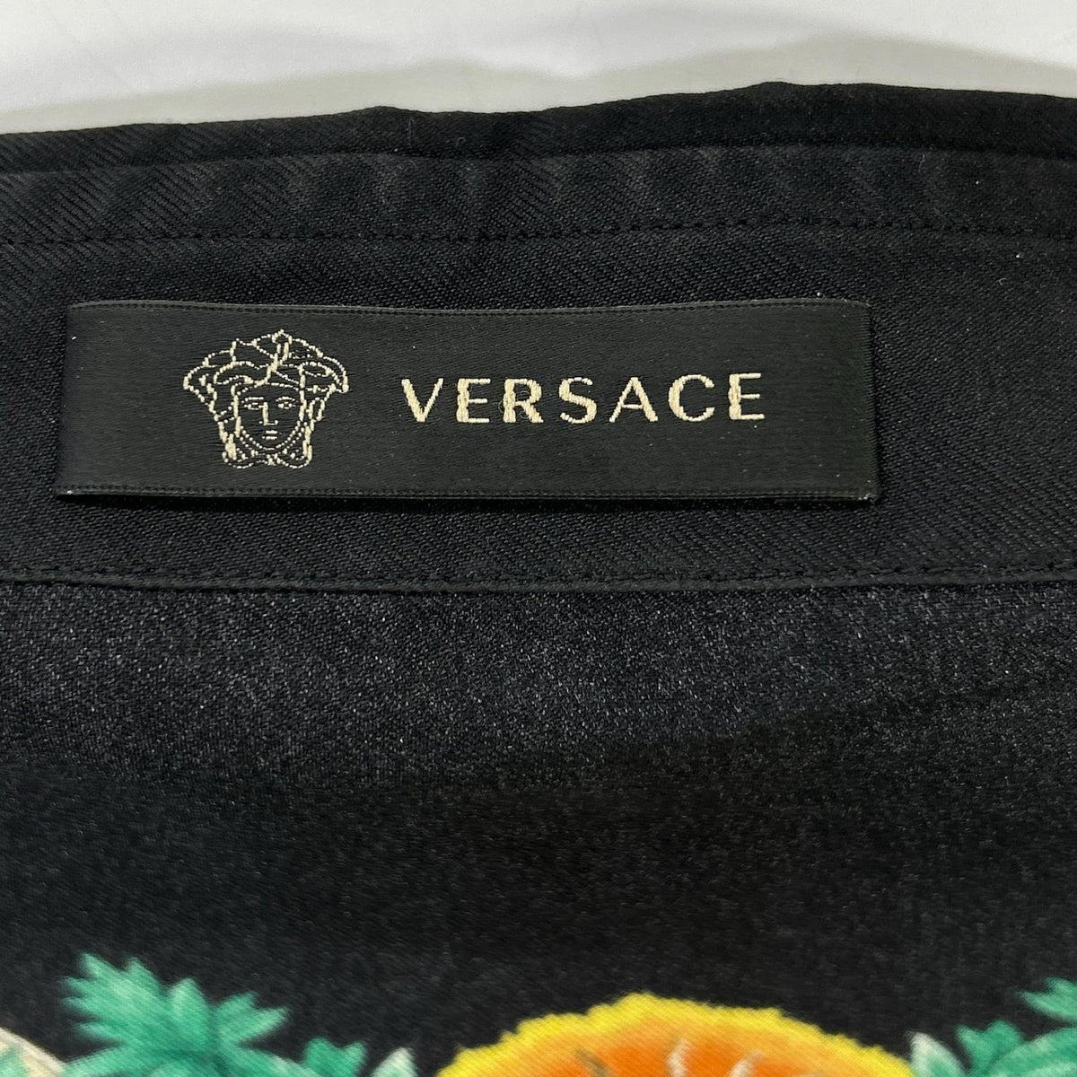 GIANNI VERSACE ジャンニ ヴェルサーチ A75980 ブラック マルチカラー フローラルプリント ロングスリーブ ボタンシャツ トップス