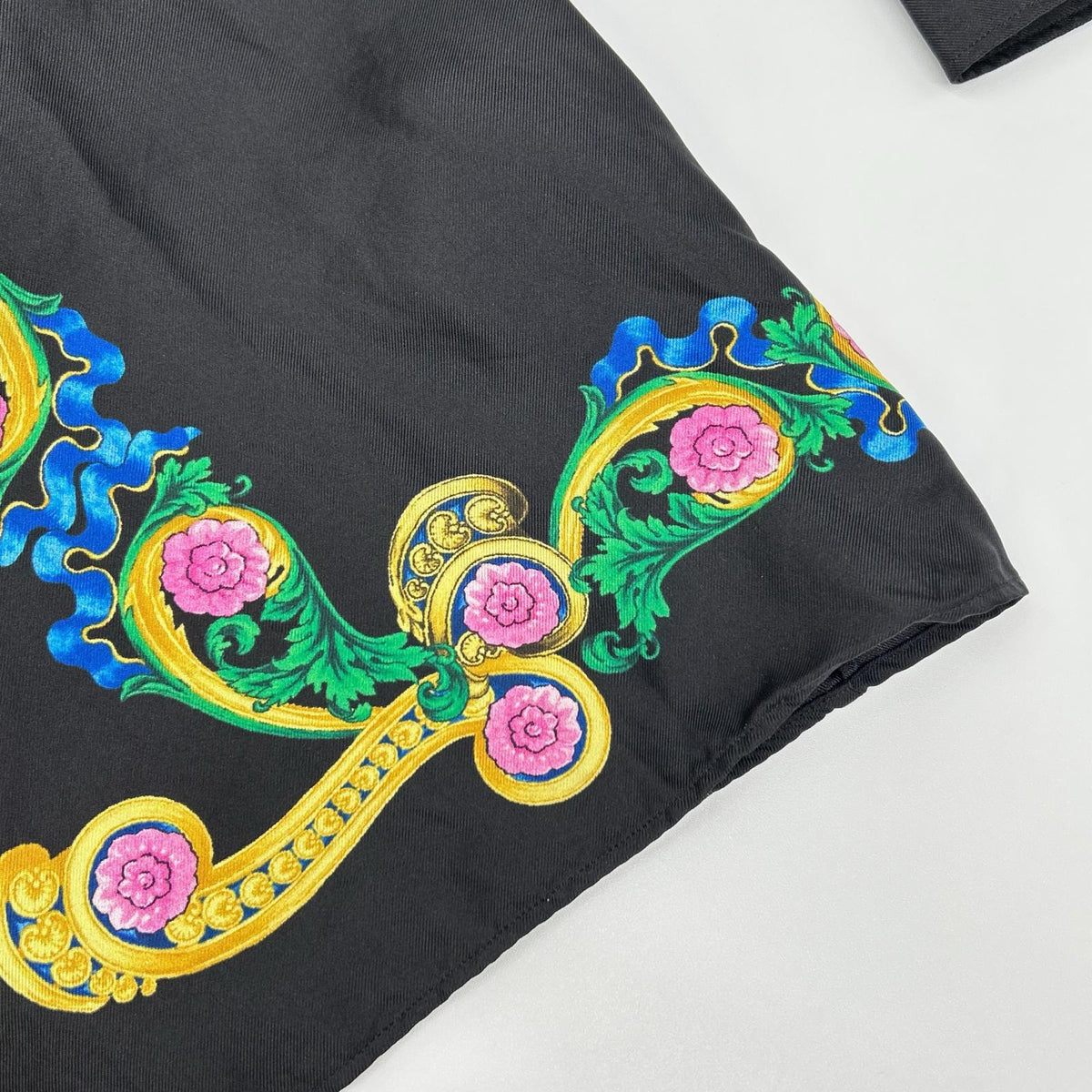 GIANNI VERSACE ジャンニ ヴェルサーチ A75980 ブラック マルチカラー フローラルプリント ロングスリーブ ボタンシャツ トップス