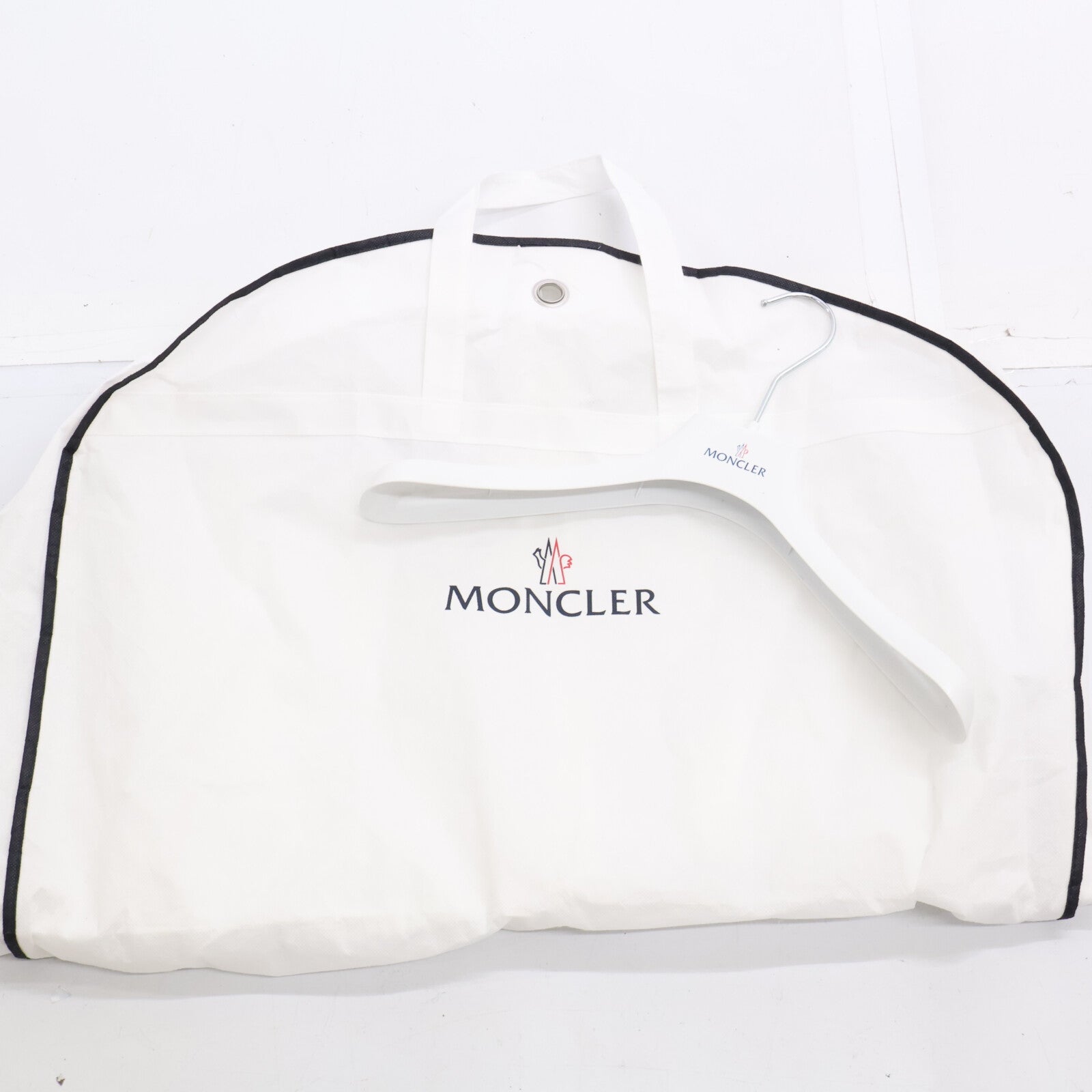 MONCLER モンクレール 【新品同様】HENDAYE ベルト付 フーディダウンジャケット ジャケット