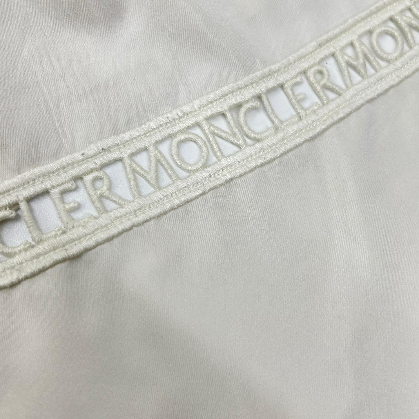 MONCLER モンクレール 20SS ABITO TRICOT DRESS ホワイト ポリエステル ロゴデザインレース サマーニットドッキングワンピース トップス