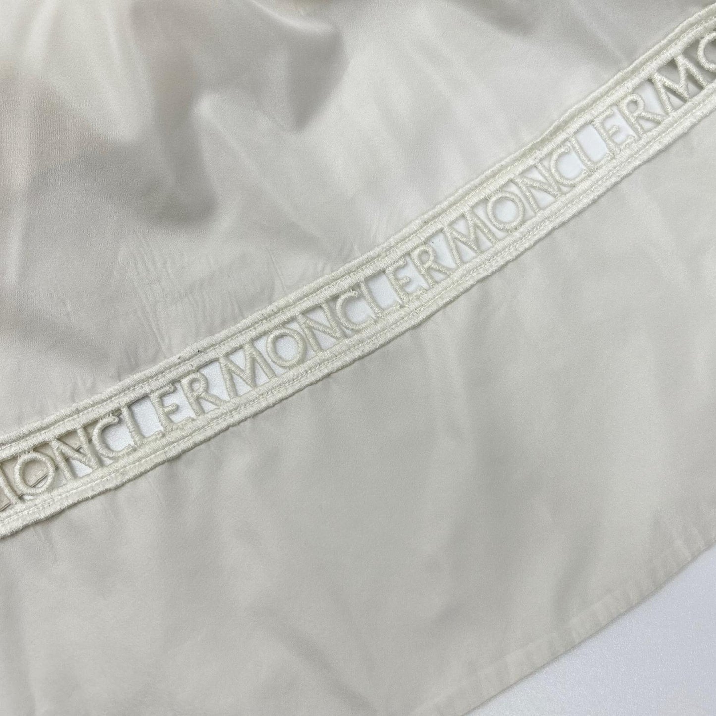 MONCLER モンクレール 20SS ABITO TRICOT DRESS ホワイト ポリエステル ロゴデザインレース サマーニットドッキングワンピース トップス