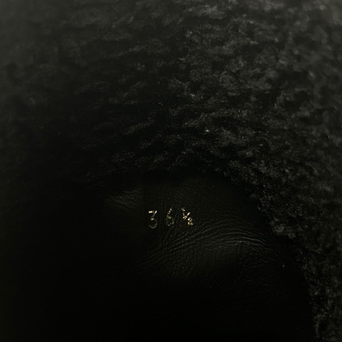 MONCLER モンクレール 【23AW】ファーシアリングｘスエード メタルロゴ ショートブーツ シューズ