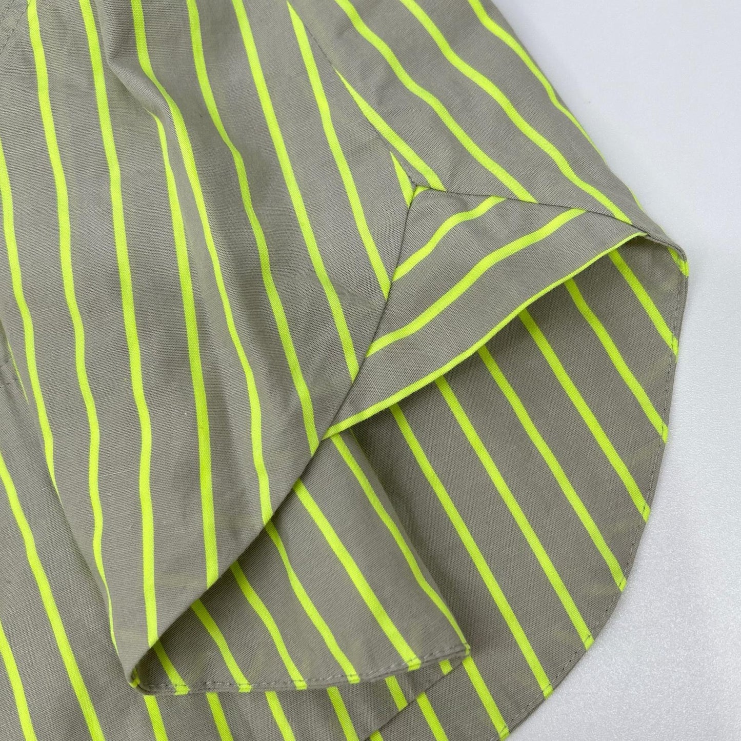 ENFOLD エンフォルド 24SS 300HS430-1920 グレー×イエロー SOLID NEON STRIPE SHIR トップス