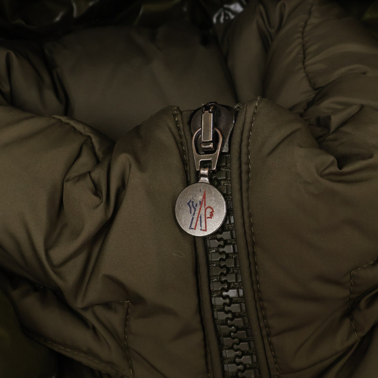 MONCLER モンクレール 40365 CHEVALIER フード付ダウンジャケット ジャケット